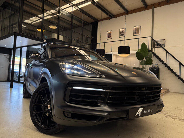 Porsche Cayenne 3.0 E-Hybrid VOL! Matt zwart Dealer onderhouden Nette auto! CarPlay 462 PK Pano