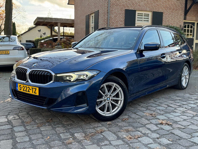 BMW 3 Serie touring 318 i autom nw model ecc,curvedscreen,navi,lmv,led,pdc,carplay