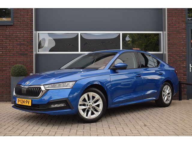 Škoda Octavia 1.5 e-TSI 150pk Ambition Plus | Trekhaak | Camera | Carplay