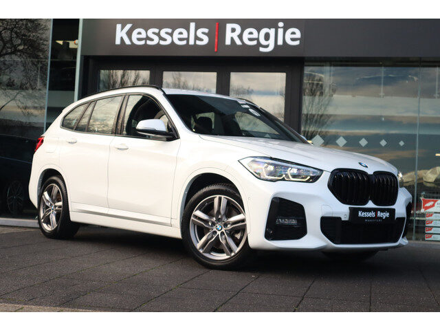BMW X1 xDrive25e M-sport Trekhaak Ambient LED DAB Sensoren Stoelverwarming