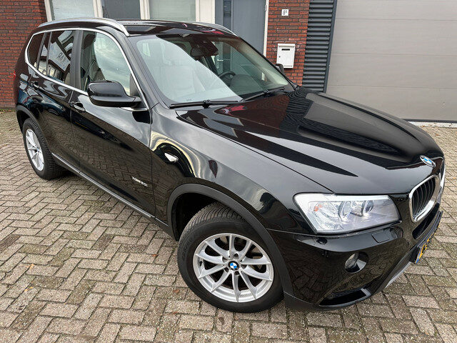 BMW X3 XDrive20i High Executive / Navi / Leder / Camera / PDC
