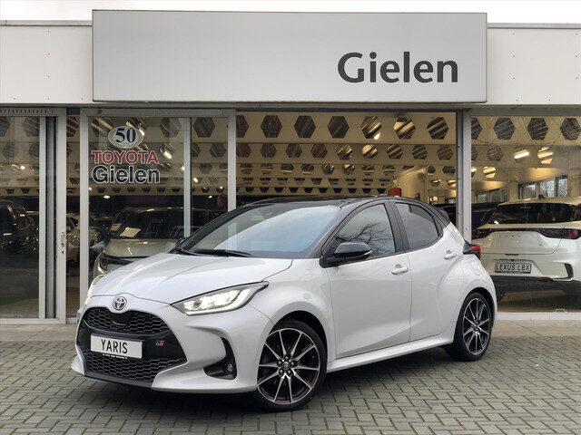 Toyota Yaris 1.5 Hybrid GR Sport | JBL, Dodehoekherkenning, Stoelverwarming, Smart connect, Dynamic