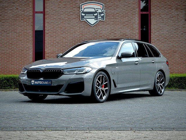 BMW 5 Serie touring 530e M Sport | ACC | Panorama | Trekhaak