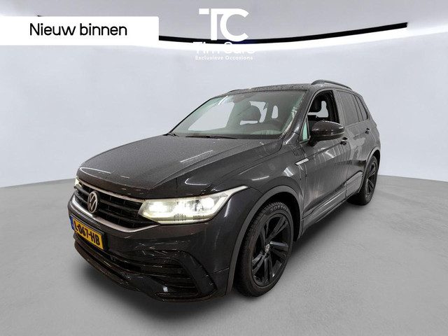Volkswagen Tiguan 1.5 TSI R-Line Automaat | Panoramadak | Black style | LED verlichting | Half leer