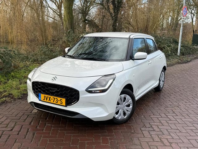 Suzuki Swift 1.2 Comfort Smart Hybrid 1 Eig. b.j.12-2024,5100 KM,Navi ,Camera,PDC