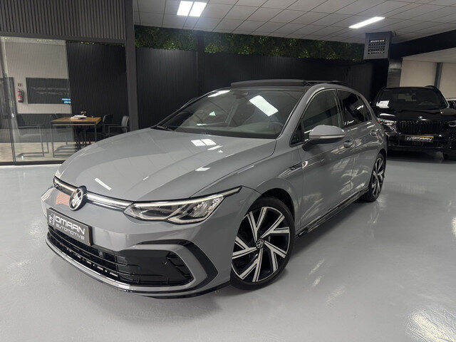 Volkswagen Golf 1.5 eTSI R-Line Aut. Pano Camera Carplay