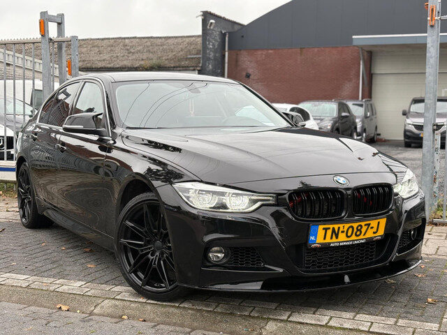 BMW 3 Serie 318i Luxury | 19” LMV | Xenon | Leder | Navigatie |