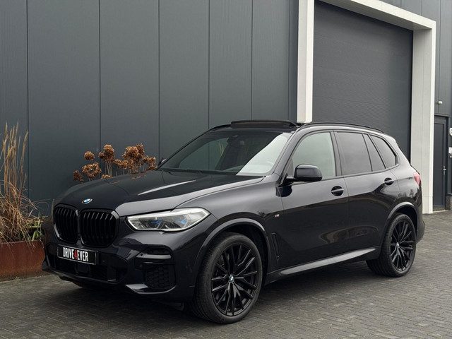 BMW X5 xDrive40d M PACK PANO KUIPSTOELEN LEDER LED NAVI CAMERA