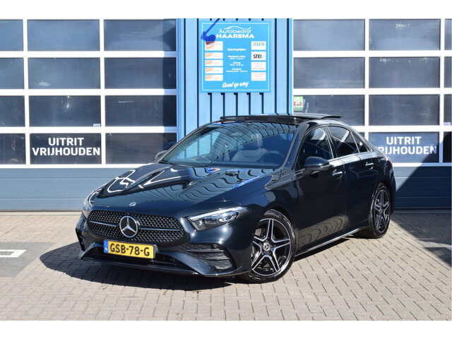 Mercedes-Benz A-Klasse 180 AMG Line Night-pakket Panoramadak Automaat
