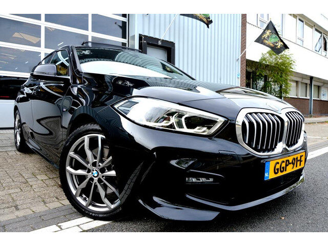 BMW 1 Serie 118i High Executive M-Sport LMV18/CAM/NAVI/PANO