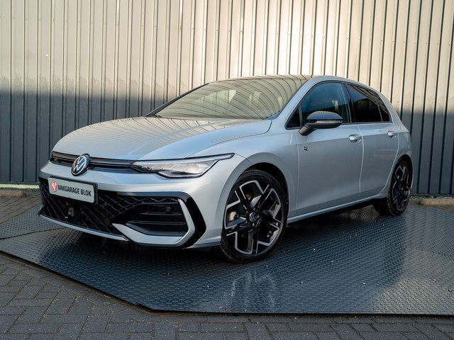 Volkswagen Golf 1.5 eTSI R-Line Edition | Trekhaak wegkl. | Head Up | Camera |