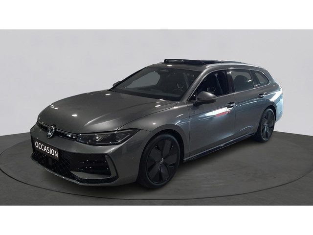 Volkswagen Passat Variant 1.5 eTSI R-Line Business | Trekhaak | Panoramadak