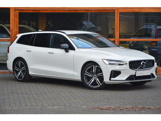 Volvo V60 T6 Hybride LONG RANGE AWD Plus Dark | Trekhaak | Stoel + Stuur Verwarmd | elektrische stoe