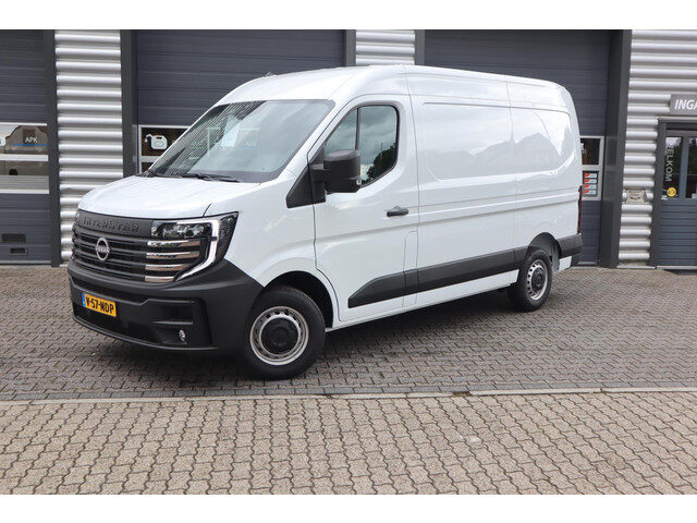 Nissan Interstar NISSAN 3.5T 130PK N-Connecta L2H2 BPM VRIJ dealer garantie