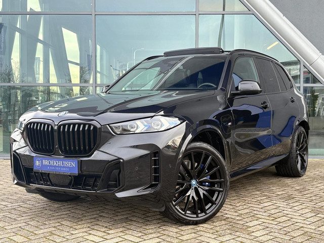 BMW X5 XDrive50e Plug in Hybride M sport Black Pack 490pk Panoramadak / 22inc / HU Display