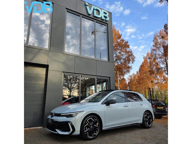 Volkswagen Golf 8.5 R-Line 1.5 ETSI CRISTAL ICE BLUE PANO IQ