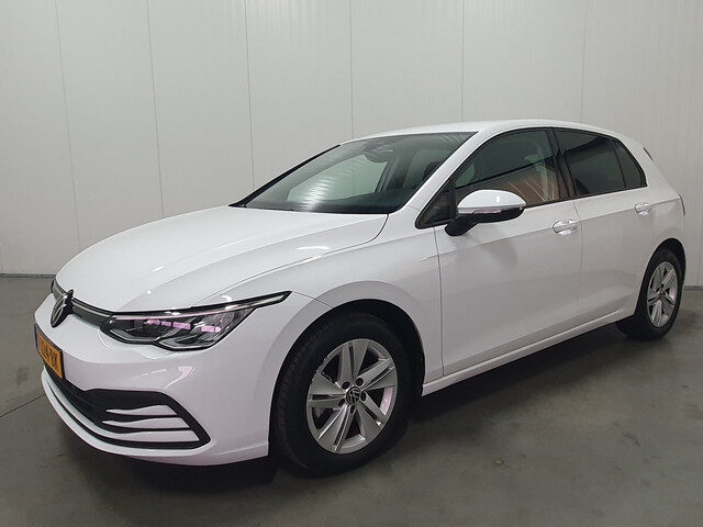 Volkswagen Golf 1.0 eTSI Life Business