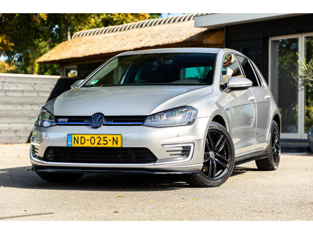 Volkswagen Golf 1.4 TSI GTE Spoilerset I 17 Inch I Dodehoek I Climate I Cruise I Camera I Parkeersen