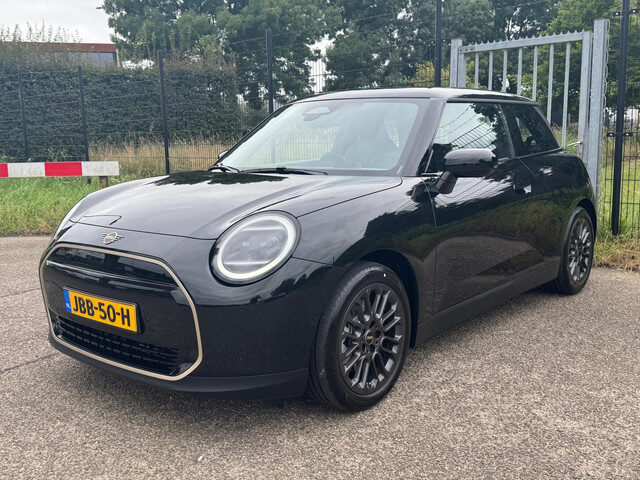 MINI Cooper E Favoured S 40.7 kWh Head Up Camera NIEUW