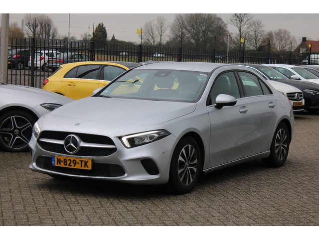 Mercedes-Benz A-Klasse 200 AUT7 Luxury Line WIDESCREEN NAVI CAMERA TREKHAAK
