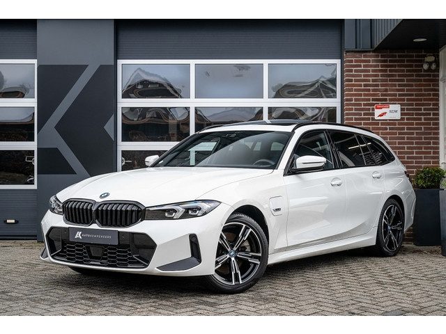 BMW 3 Serie touring 330e xDrive M Sport | Shadow | Panorama | Head-Up | Elek. trekhaak | Widescreen