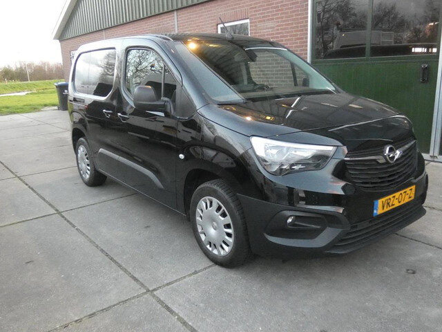 Opel Combo 1.5D L1H1 Edition *130pk* navi/camera* autom*