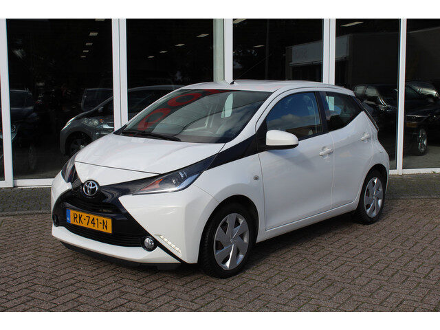 Toyota Aygo 1.0 VVT-i x-play//Camera//Navi!