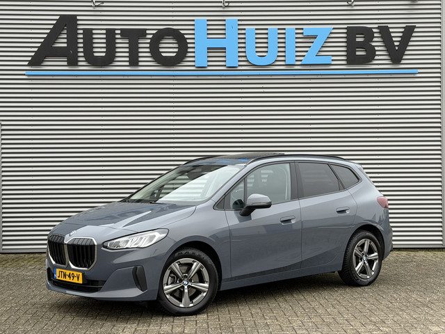 BMW 2 Serie Active Tourer 218i Trekhaak Panoramadak Stuurwielverwarming Stoelverwarming LED Achterui