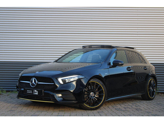 Mercedes-Benz A-Klasse 250 AMG| Edition one | Panoramadak | Sfeerverlichting | Night pakket | Stoelv