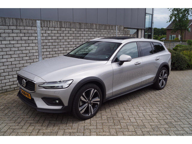 Volvo V60 Cross Country 2.0 B5 AWD Ultimate 250PK Autom Panodak Leder Adaptieve Cruise Head-Up Navi