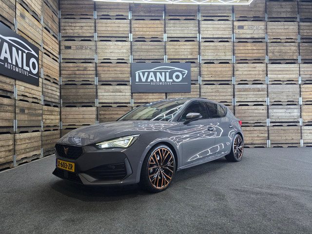 Cupra Leon CUPRA 2.0 TSI 221kW 300PK PANO Sfeerverlichting MATRIX LED Beats 19'' Exclusive ll Velgen