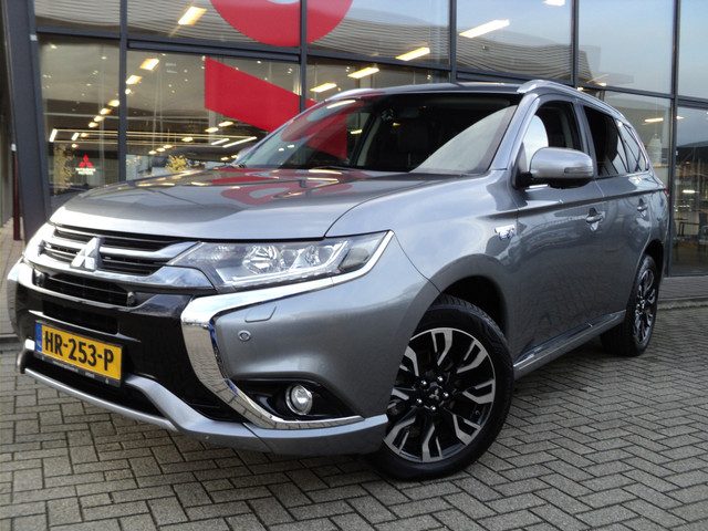 Mitsubishi Outlander 2.0 PHEV instyle | 203 PK | 4WD |