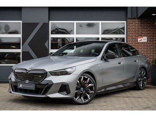 BMW i5 M60 xDrive M-Sport Pro | Panorama | Bowers & Wilkins | 4 wielbest. | Iconic glow | Stoelventi