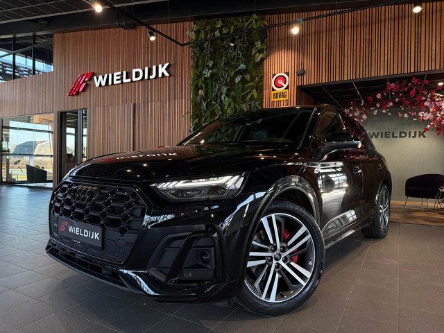 Audi Q5 55 TFSI e S tronic quattro S line bus.