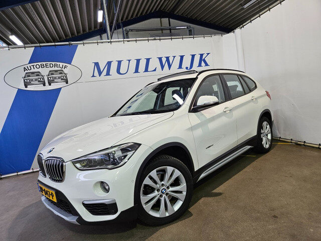BMW X1 sDrive18i High Executive / Pano / LED