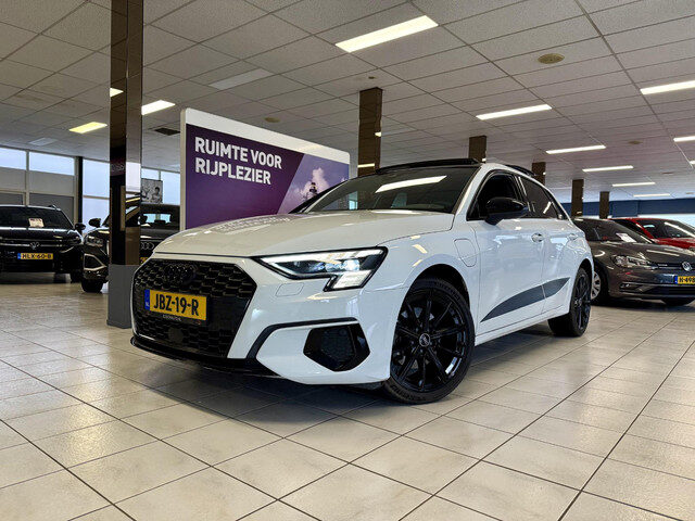 Audi A3 Sportback 40 TFSI PHEV ADVANCED*LM18*NAVI*MATRIX*PANO*TREKH*