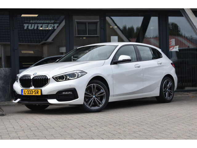BMW 1 Serie 118i Sport line | STOELVERWARMING | APPLE CARPLAY | ANDROID AUTO | NAP | SFEERVERLICHTIN