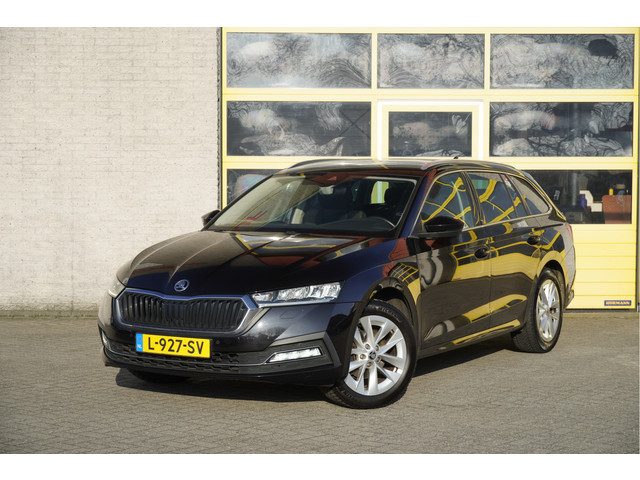 Škoda Octavia Combi 1.0 e-TSI Automaat! Business Edition Plus BJ2021 Lmv 17" | Led V+A | Pdc | Navi