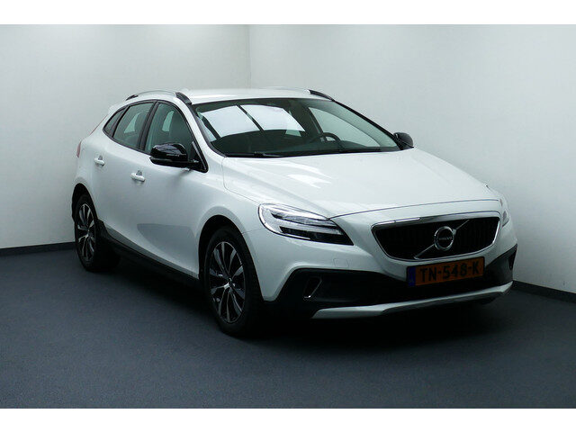 Volvo V40 Cross Country 1.5 T3 Dynamic Edition. Led Koplampen, Stoelverw, 17"LMV, Afn Haak 1500kg