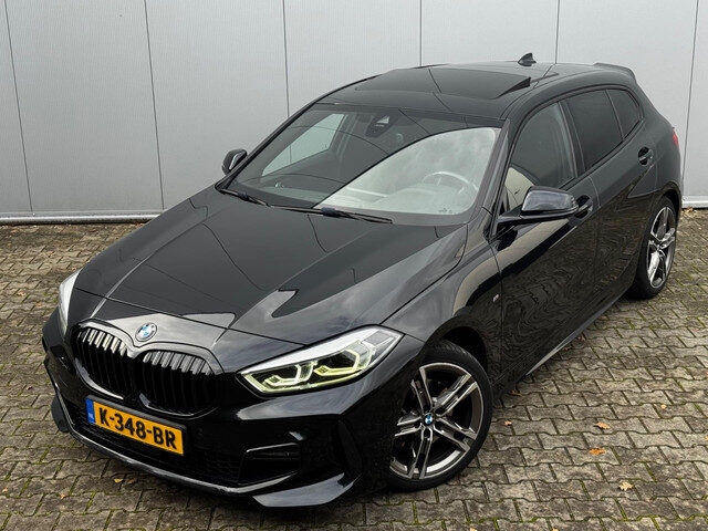 BMW 1 Serie 118i M SPORT EXECUTIVE EDITION VIRTUAL PANORAMADAK CARPLAY DAB+ ORIGINEEL NEDERLANDS LED