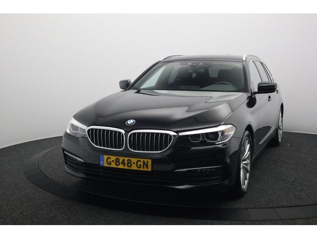 BMW 5 Serie touring 520d Executive Edition | Trekhaak | Leer | Led | 19 inch |