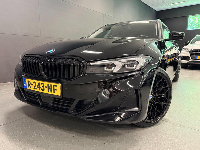 BMW 3 Serie touring 320e SPORT FACELIFT 19'' NAVI/LED/DAB/CARPLAY/ECC/PDC/CRUISE/V-COCKPIT/LEDER///