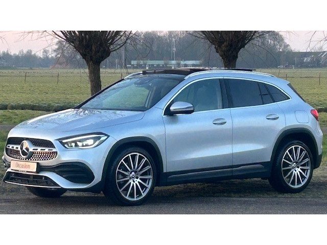 Mercedes-Benz GLA 250 AMG LINE