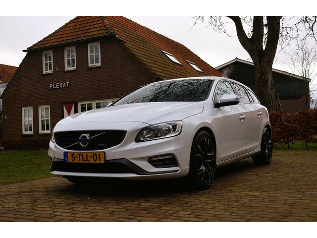 Volvo V60 1.6 T3 R-Design Aut. | Origineel NL | Slechts 95.000KM | Sportpakket | Historie | Navigati