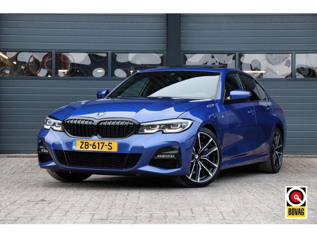 BMW 3 Serie 330i M-Sport M-Pakket /LED/SCHUIFDAK/HUD/HARMAN-KARDON/MEMORY/CAMERA/KEYLESS/STOEL+STUUR