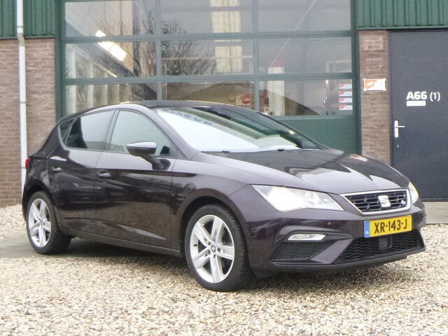 Seat Leon 1.0 TSI FR Business Intense PANO DIGI KLOK TREKHAAK