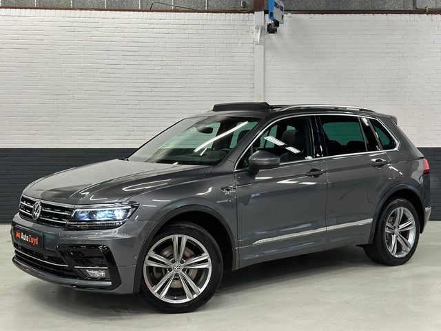 Volkswagen Tiguan 2.0 TSI 4Motion Highline Business R / Pano / Virtual / CarPlay / Trekhaak