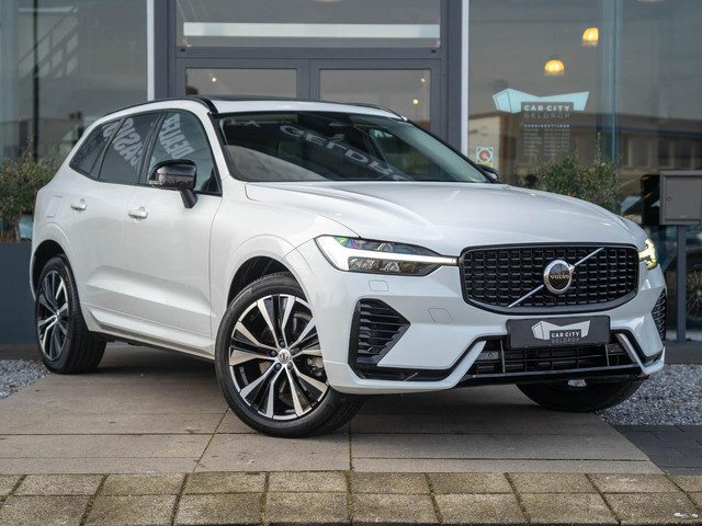 Volvo XC60 2.0 T6 Plug-in hybrid AWD Ultimate Dark / Pano / trekhaak / ACC / Carplay