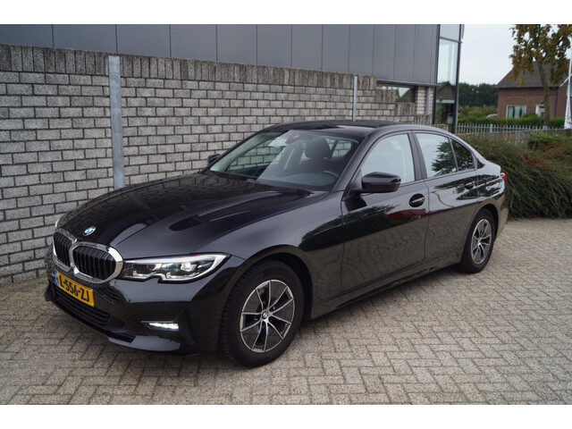 BMW 3 Serie 320i Business Edition Autom Navi Clima Apple Carplay LED Koplampen Cruise 2X PDC LMV Tre