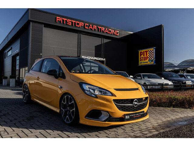 Opel Corsa 1.6 Turbo OPC, 207 PK, Performance, Pano, Vollederen stoelen!
